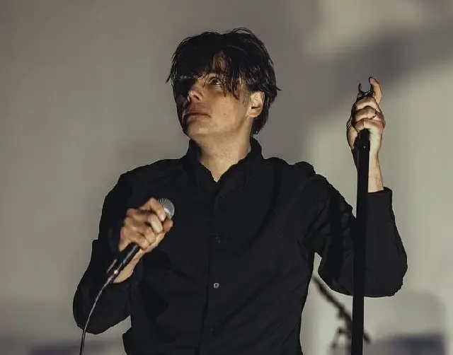 Gerard Way é comparado com Wagner Moura