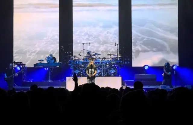 Dream Theater se apresenta com Mike Portnoy