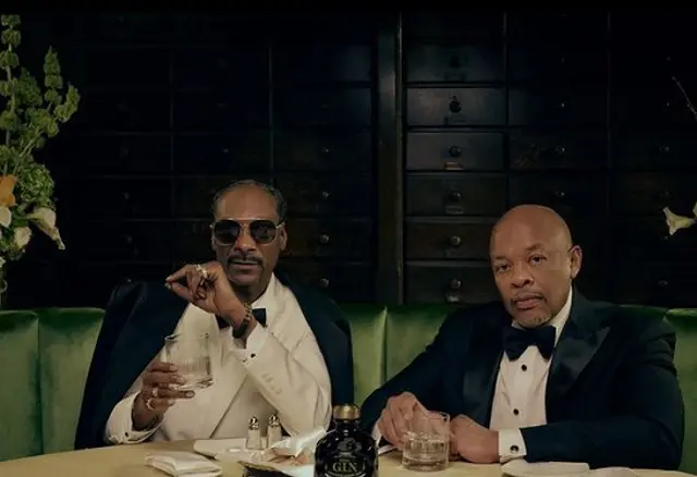 Snoop Dogg e Dr. Dre antecipam novo disco em conjunto com o single enérgico "Outta Da Blue"; ouça