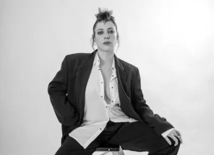 Luiza Pereira lança disco de estreia solo