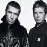 Liam e Noel Gallagher em reunião do Oasis