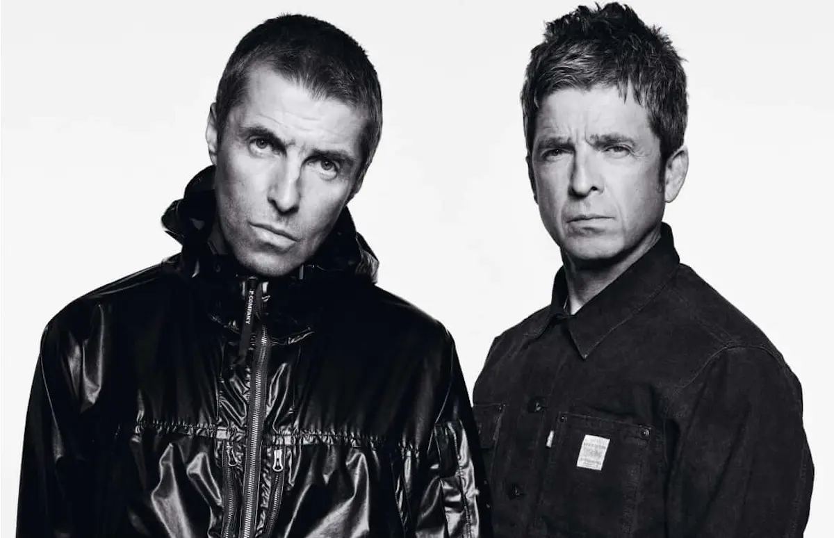 Liam e Noel Gallagher em reunião do Oasis