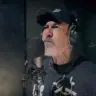 Henrique Fogaça canta Sepultura