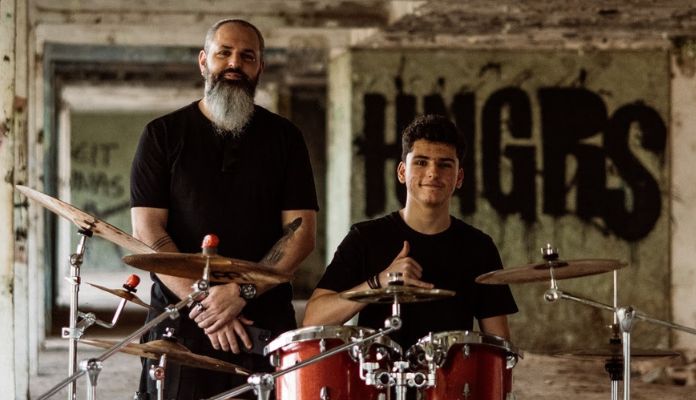 Hungrs, duo de Metal formado por pai e filho, lança mais uma prévia do álbum de estreia; ouça