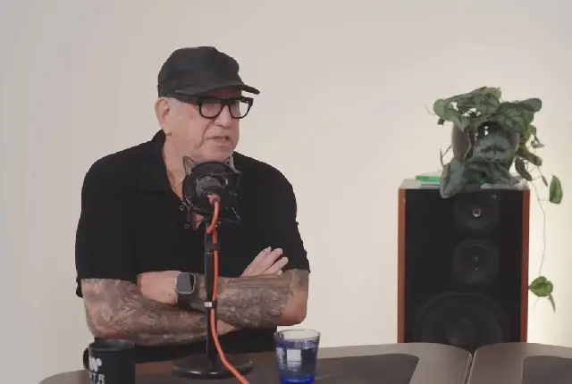 Steve Jones fala sobre Johnny Rotten