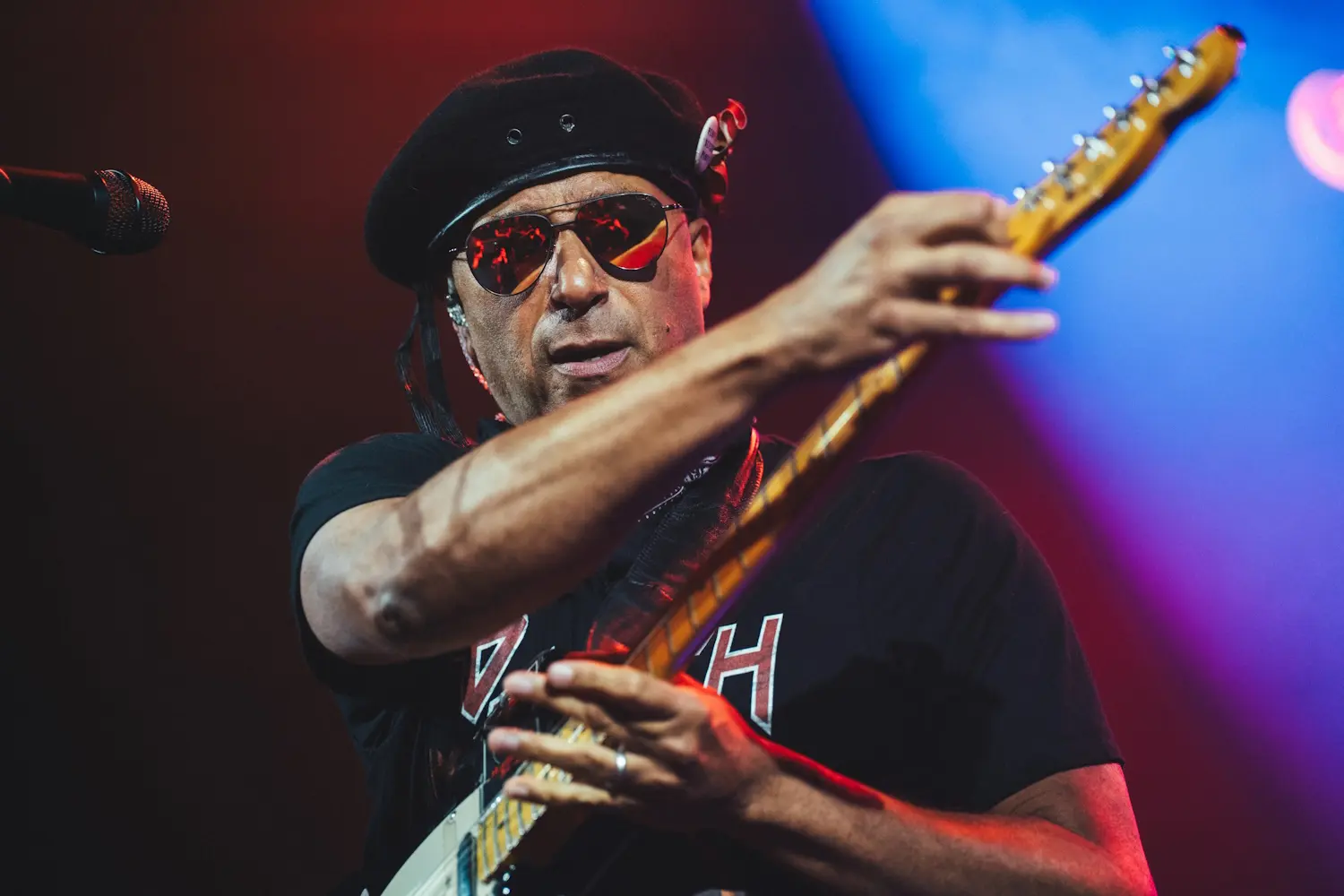 Tom Morello tocando guitarra