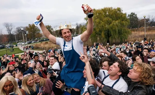 Sósia de Jeremy Allen-White