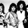 Queen em 1975 com Freddie Mercury e Brian May