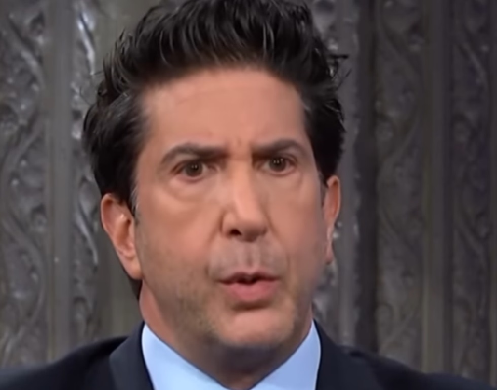 David Schwimmer, de Friends, revela que entregou os papeis do divórcio de Rod Stewart