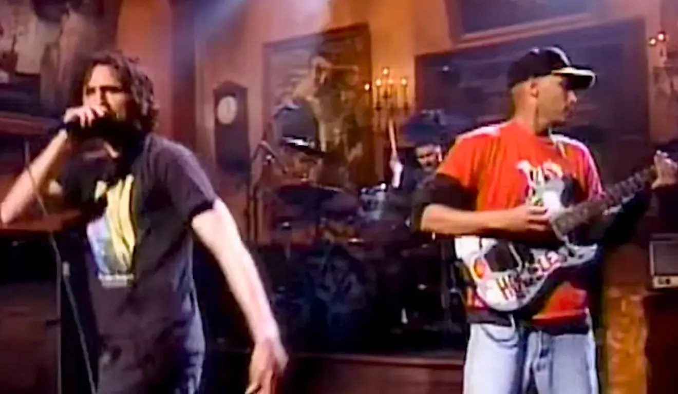 O dia em que o Rage Against The Machine foi "trancado" pelo Serviço Secreto dos EUA após apresentação na TV