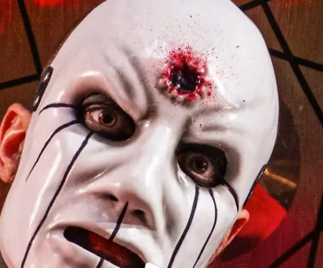 Eloy Casagrande explica referências de sua máscara do Slipknot