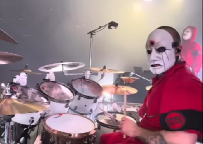 Eloy Casagrande tocando 