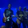 blink-182 toca com Matt Skiba e Tom DeLonge ao mesmo tempo