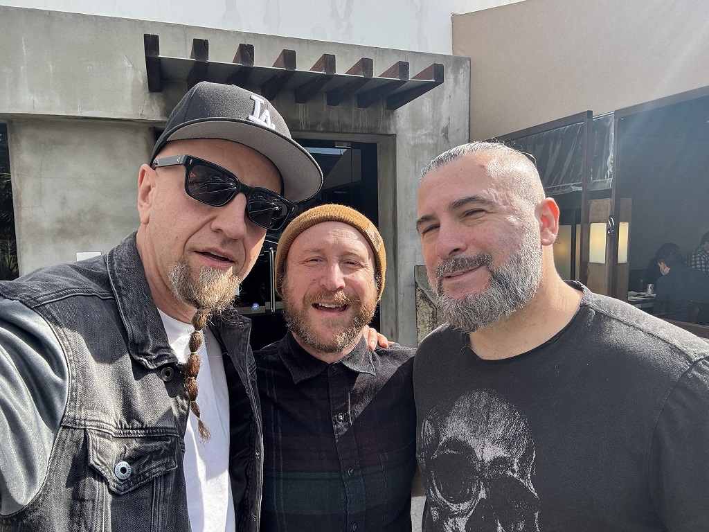 Guitarrista do Incubus posta foto com membros do SOAD