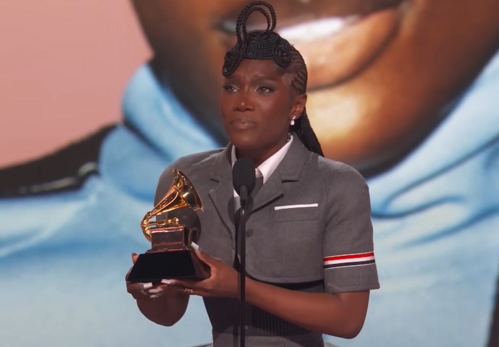 Doechii faz discurso emocionante ao vencer o Grammy de Melhor Álbum de Rap: 