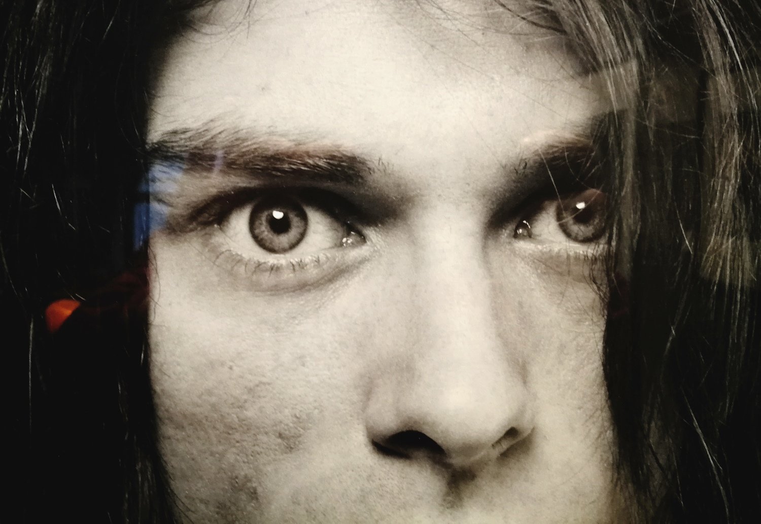 Olhos e cabelo de Kurt Cobain