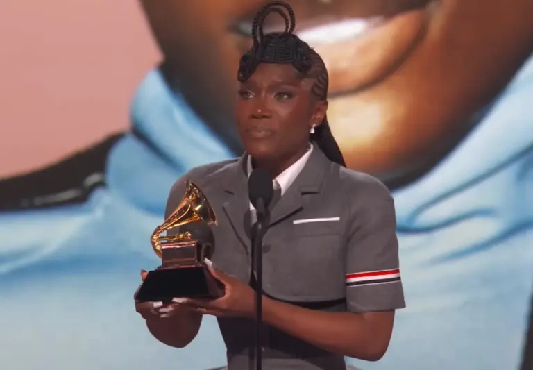 Doechii faz discurso emocionante ao vencer o Grammy de Melhor Álbum de Rap: "Tudo é possível"