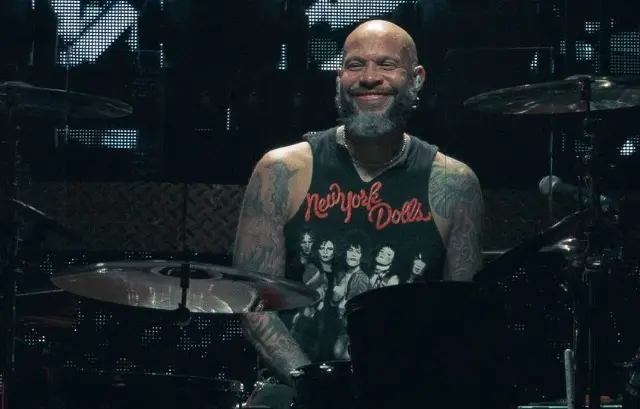 Frank Ferrer anuncia saída do Guns N' Roses