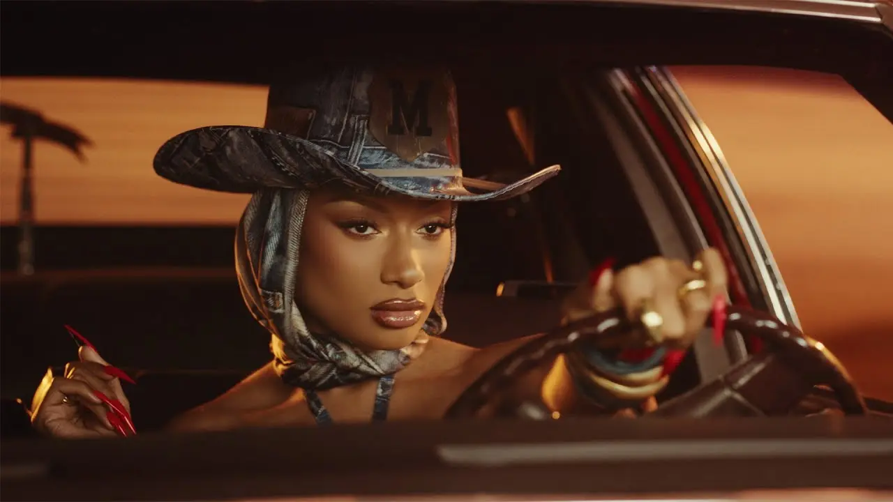 Kali Uchis e Megan Thee Stallion lançam single e clipe; confira "Whenever" Kali Uchis e Megan Thee Stallion lançam single e clipe; confira "Whenever"