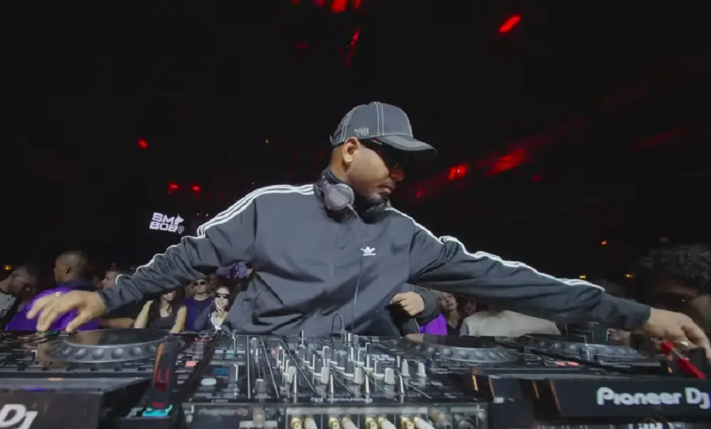 TMDQA! Entrevista: Mauricio Sacramento assina curadoria da Boiler Room em Salvador e celebra a potência criativa da cidade TMDQA! Entrevista: Mauricio Sacramento assina curadoria da Boiler Room em Salvador e celebra a potência criativa da cidade