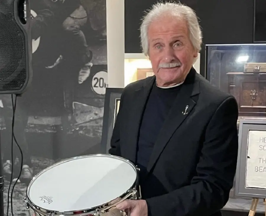 Pete Best, baterista original dos Beatles, anuncia sua aposentadoria