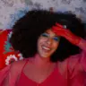 Josyara libera seu novo disco com participações de Pitty e Chico Chico; ouça "AVIA"