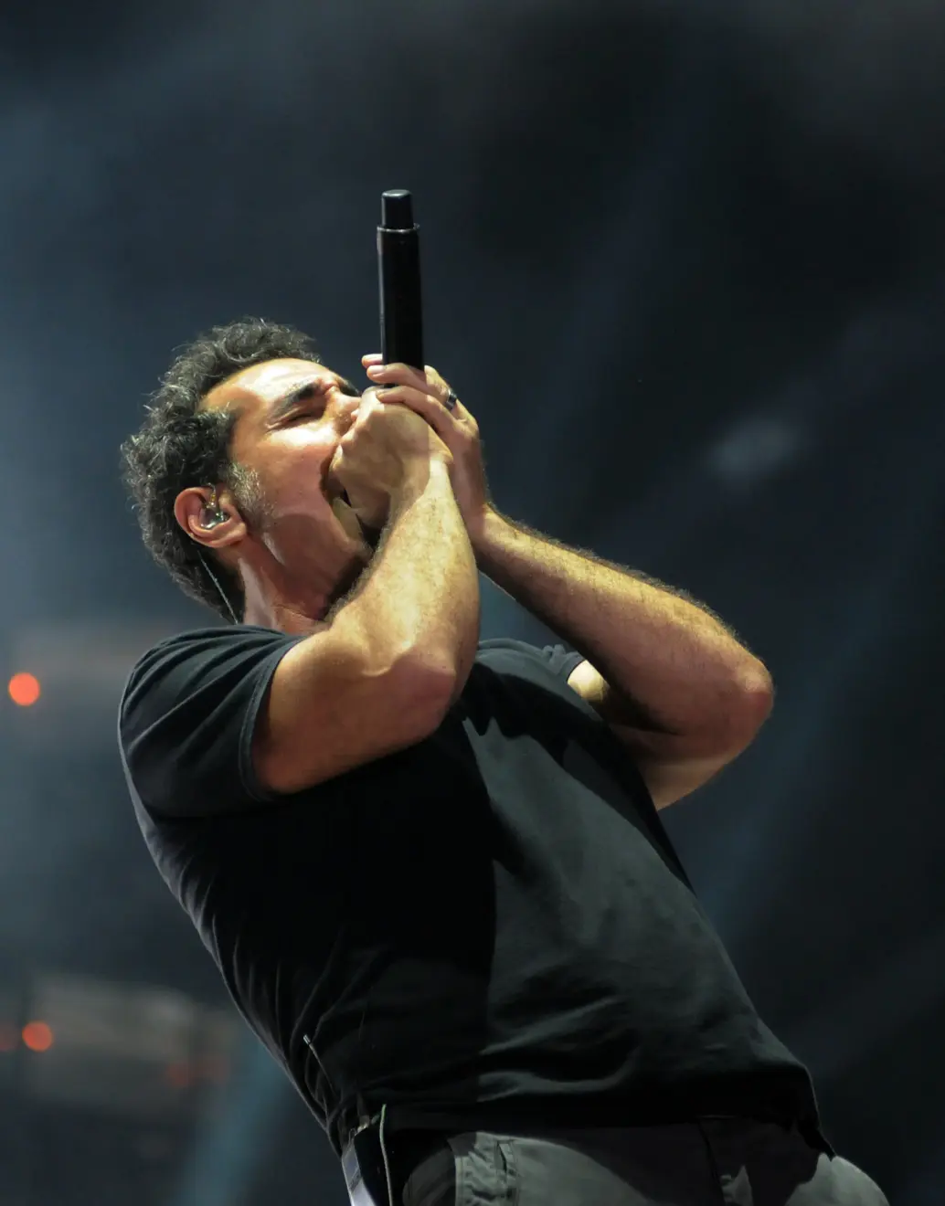 Serj Tankian cantando no Rock In Rio 2015 em show do System Of A Down