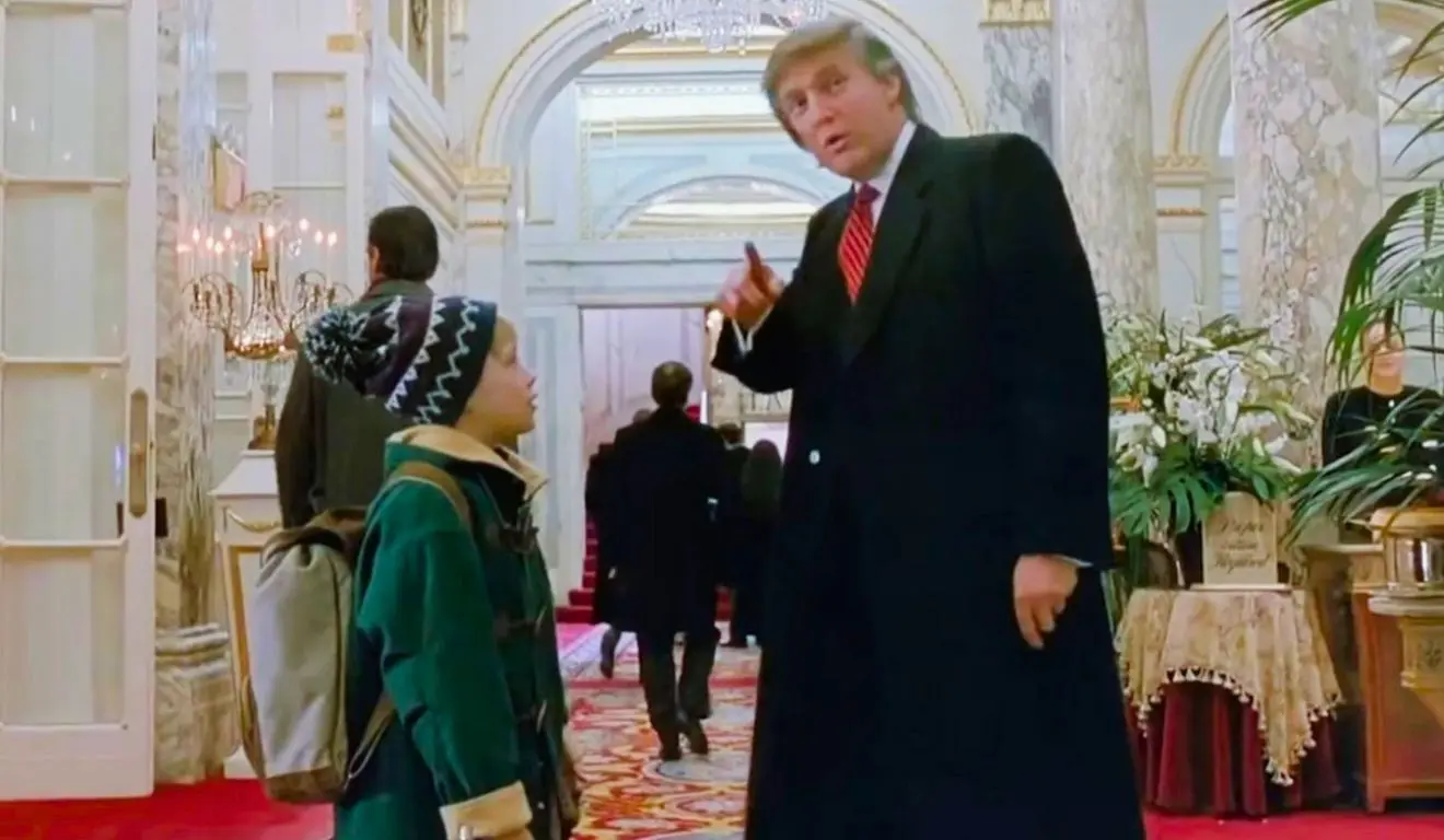 Diretor de "Esqueceram de Mim" quer remover cena com Donald Trump do filme Diretor de "Esqueceram de Mim" quer remover cena com Donald Trump do filme