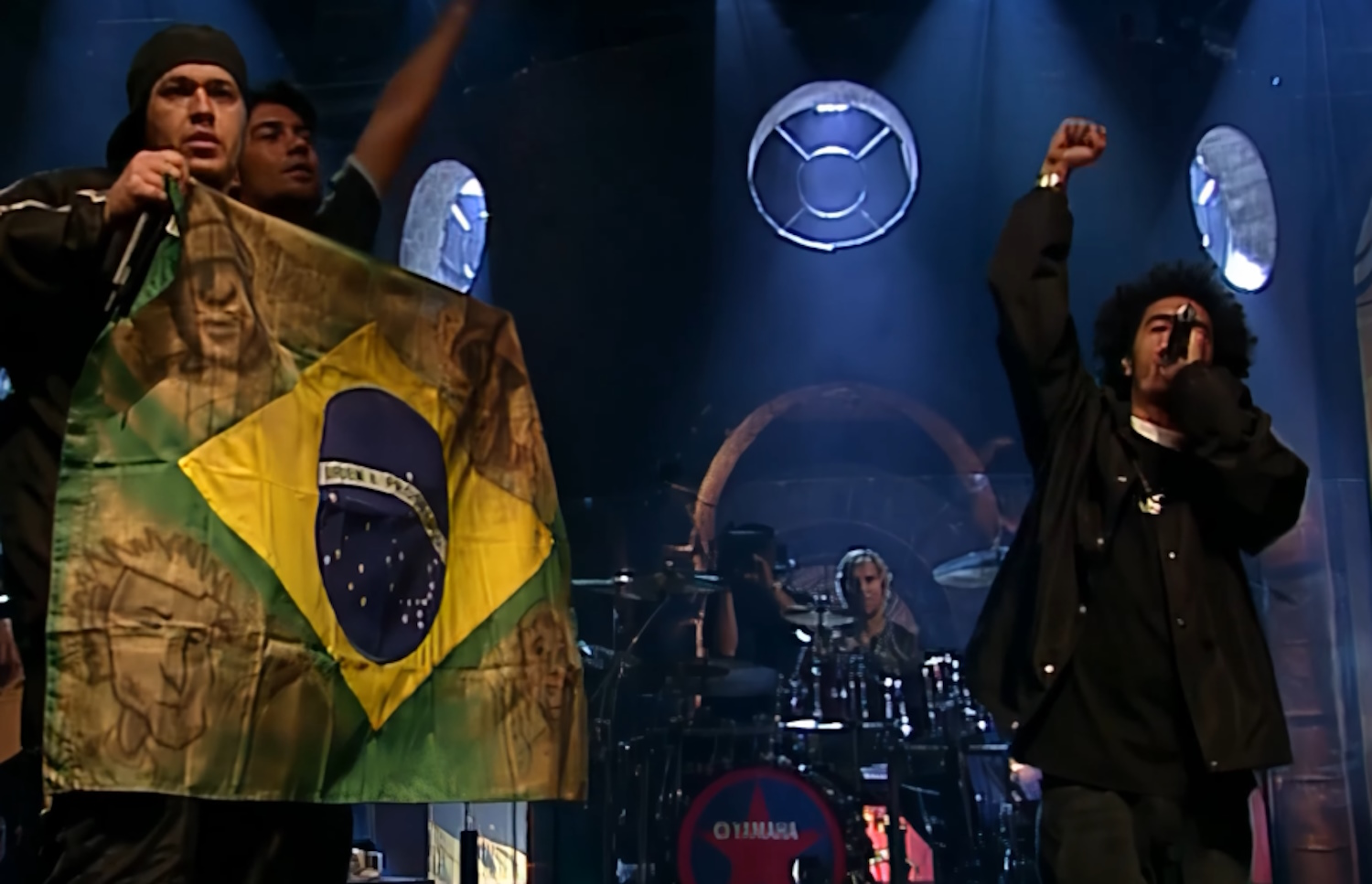 Chorão e Marcelo D2 no Acústico MTV do Charlie Brown Jr.