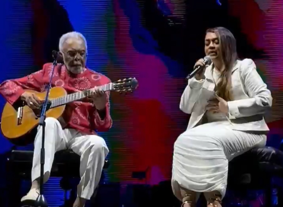 Emocionante: Gilberto Gil canta
