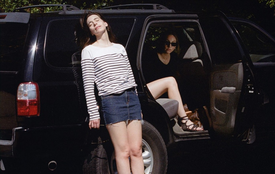 HAIM libera o single reflexivo “Everybody's Trying To Figure Me Out”; ouça