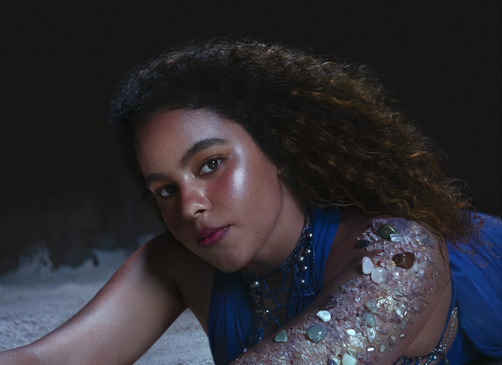 Rachel Reis aprofunda sua identidade musical e revela amadurecimento em 