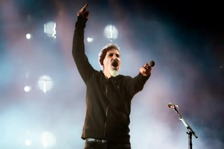 Serj Tankian com o System Of A Down em São Paulo