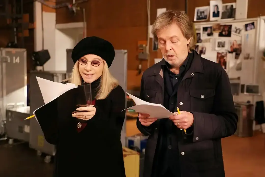 Paul McCartney e Barbra Streisand lançam versão de "My Valentine"