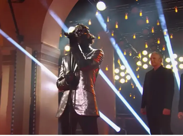 Tobias Forge, do Ghost, canta Queen em bela homenagem