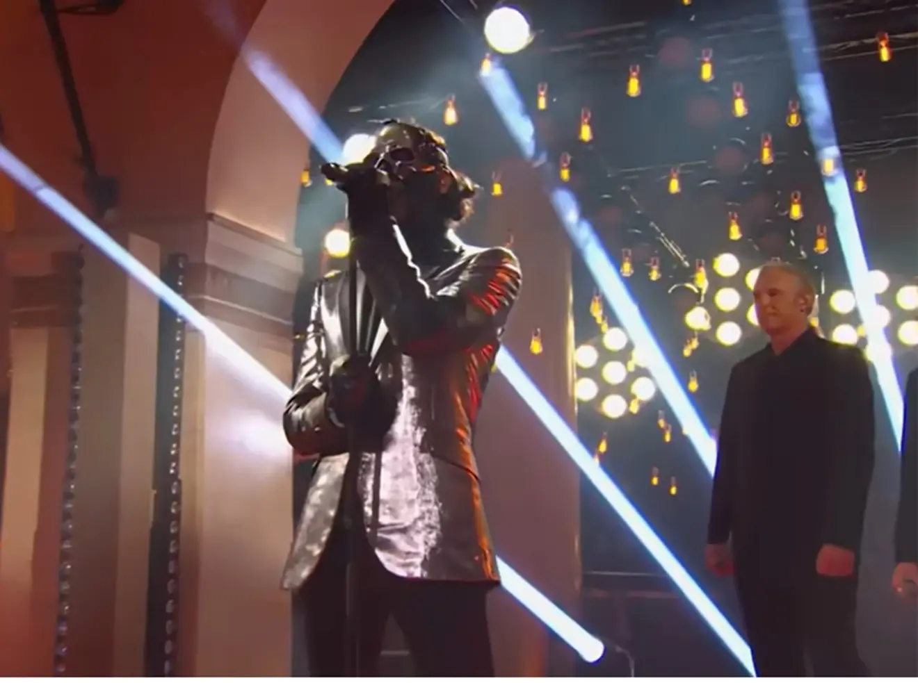 Tobias Forge, do Ghost, canta Queen em bela homenagem