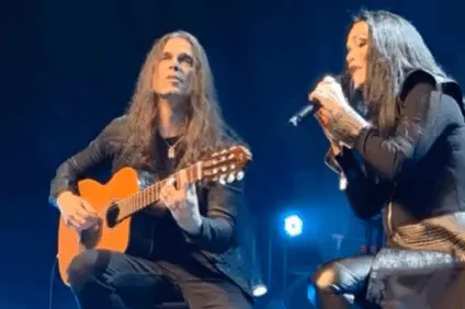 Tarja Turunen canta Rita Lee com Kiko Loureiro