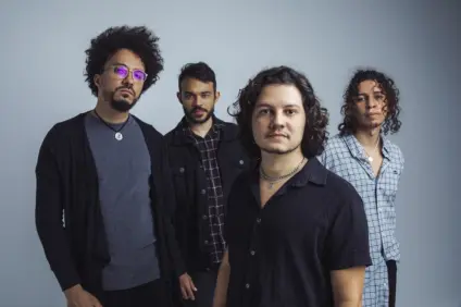 Gabriel Aragão explica ao TMDQA! o motivo do Rock ter ganhado destaque no disco "Y", que marca a nova fase do Selvagens à Procura de Lei
