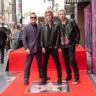 Vídeo: Green Day ganha estrela na Calçada da Fama com discurso de Ryan Reynolds e presenças ilustres