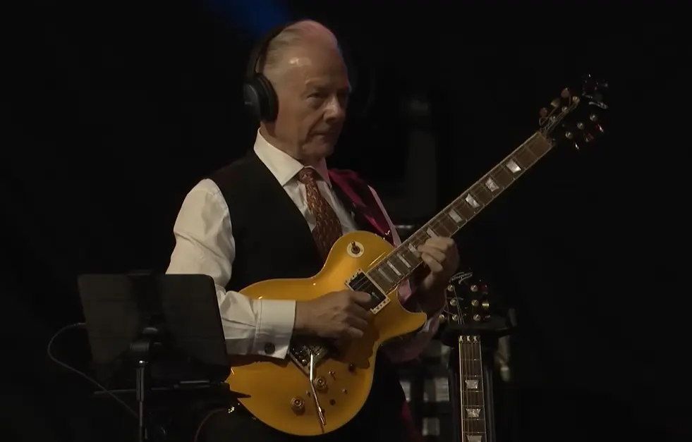Robert Fripp, do King Crimson, revela que está se recuperando de um recente ataque cardíaco Robert Fripp, do King Crimson, revela que está se recuperando de um recente ataque cardíaco