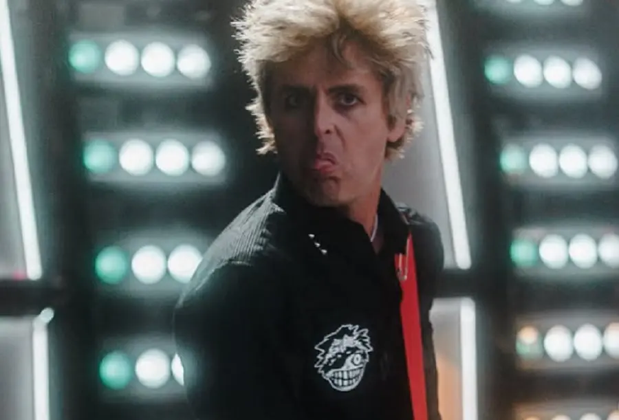Billie Joe Armstrong (Green Day) defende imigrantes em meio a protestos nos EUA