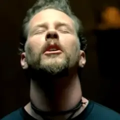 James Hetfield no clipe de Until It Sleeps, do Metallica, do disco Load