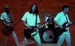 Foo Fighters no clipe de I'll Stick Around