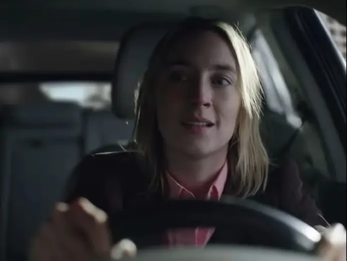 Talking Heads lança clipe para "Psycho Killer" estrelado por Saoirse Ronan Talking Heads lança clipe para "Psycho Killer" estrelado por Saoirse Ronan