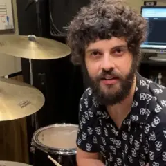 Diogo Defante toca Foo Fighters na bateria