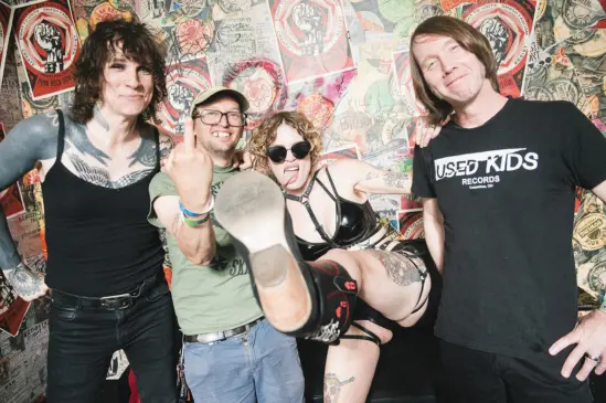 Laura Jane Grace retorna ao Brasil em 2025 com novo projeto; veja detalhes