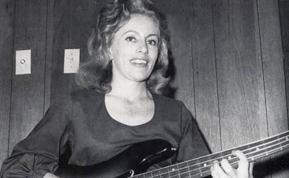 Aos 90 anos, baixista lendária rejeita inclusão no Hall da Fama do Rock