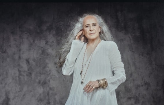 Maria Bethânia anuncia turnê celebrando 60 anos de carreira; clientes Elo têm benefícios como pré-venda e parcelamento