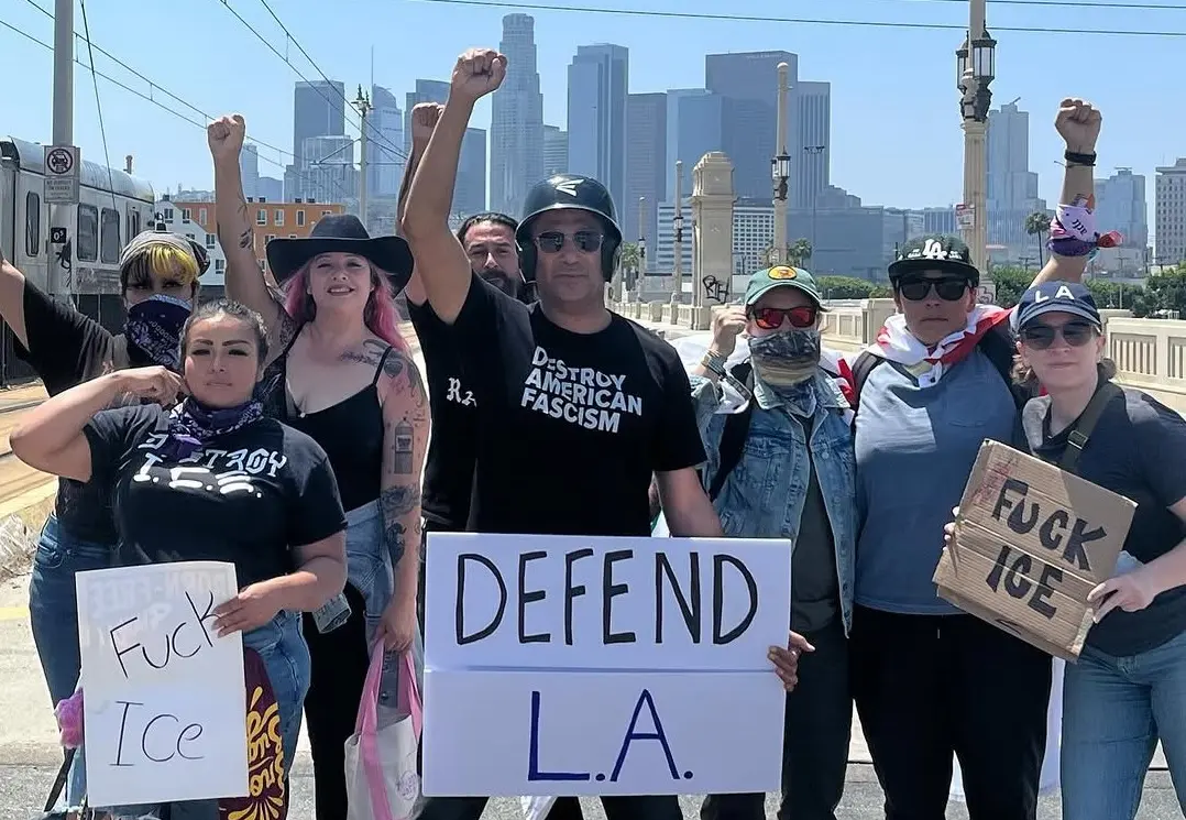 Tom Morello vai às ruas para apoiar imigrantes durante protestos em Los Angeles