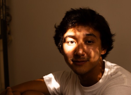 TMDQA! Entrevista: Pedro Mizutani lança EP mais fiel à sua autenticidade e amplia sonoridade para além da Bossa Nova